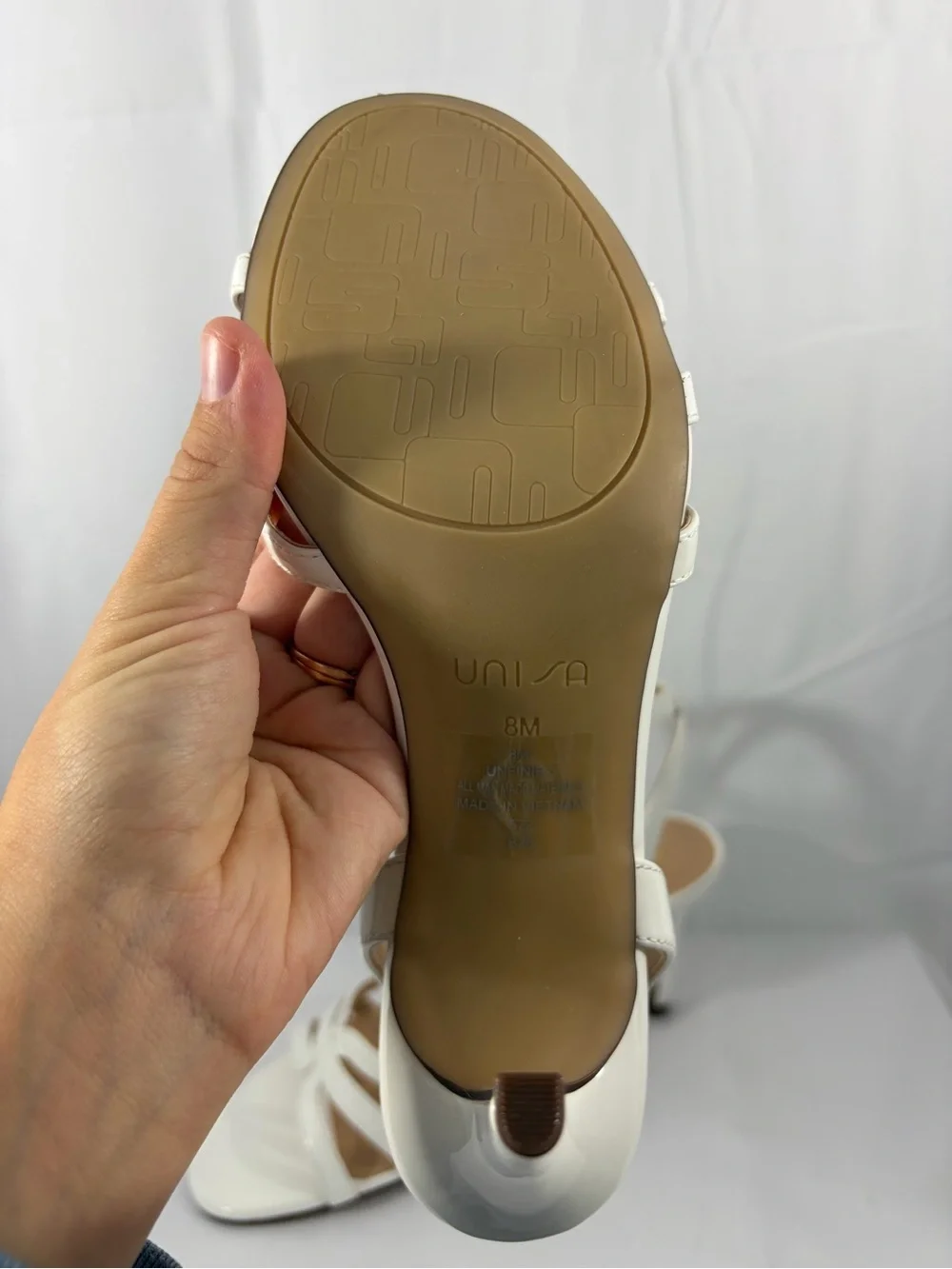NWT Unisa Women’s Size 8 White Ankle-Strap Heels